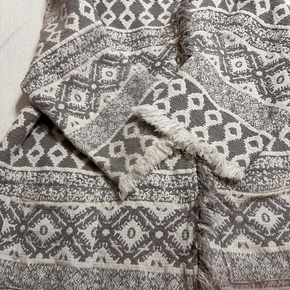 World Market Women's‎ Boho Rug Jacket L/XL Gray Cream Aztec Fringe Trim - Picture 5 of 13